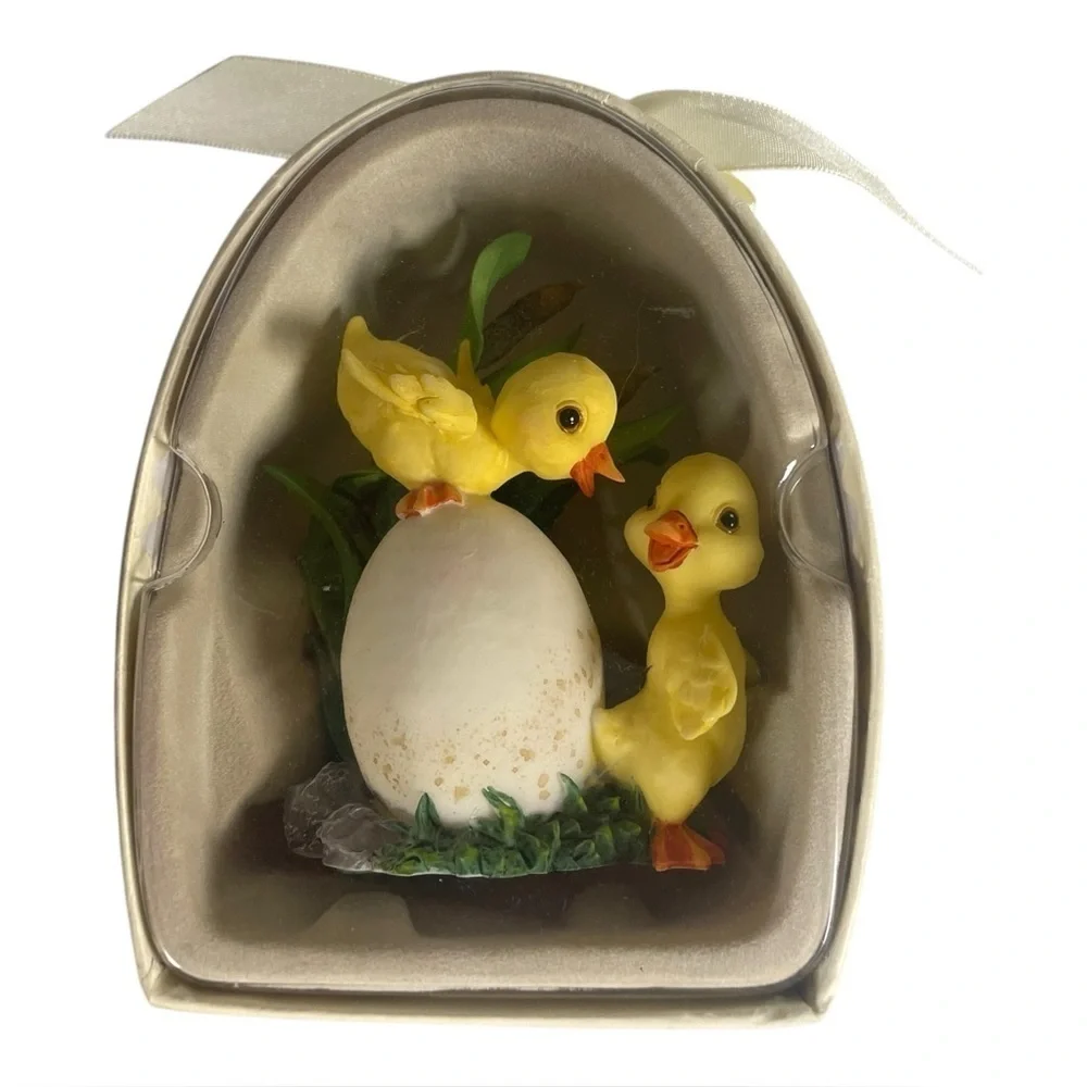 Vintage Classic Treasures Easter Egg With Baby Ducklings Figurine